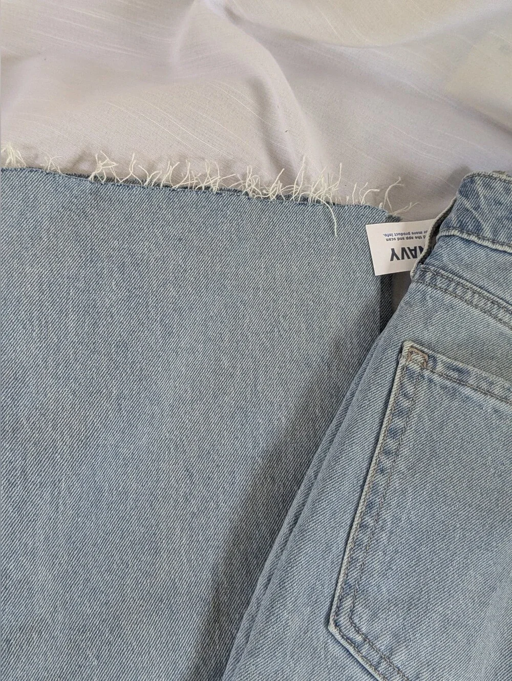 Old Navy Kicker Boot-Cut jeans featuring a light wash and distressed Sz 6